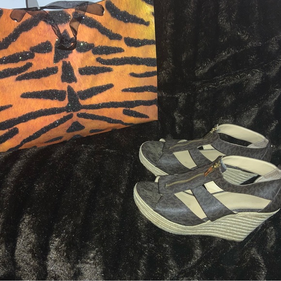 Michael Kors wedges - Picture 2 of 6